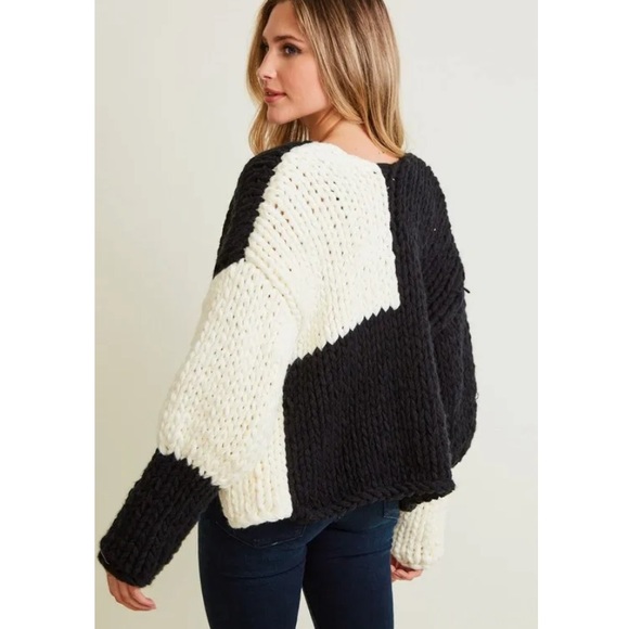 NEW WITH TAG! COLOR BLOCK CABLE KNIT CARDIGAN - Picture 4 of 7